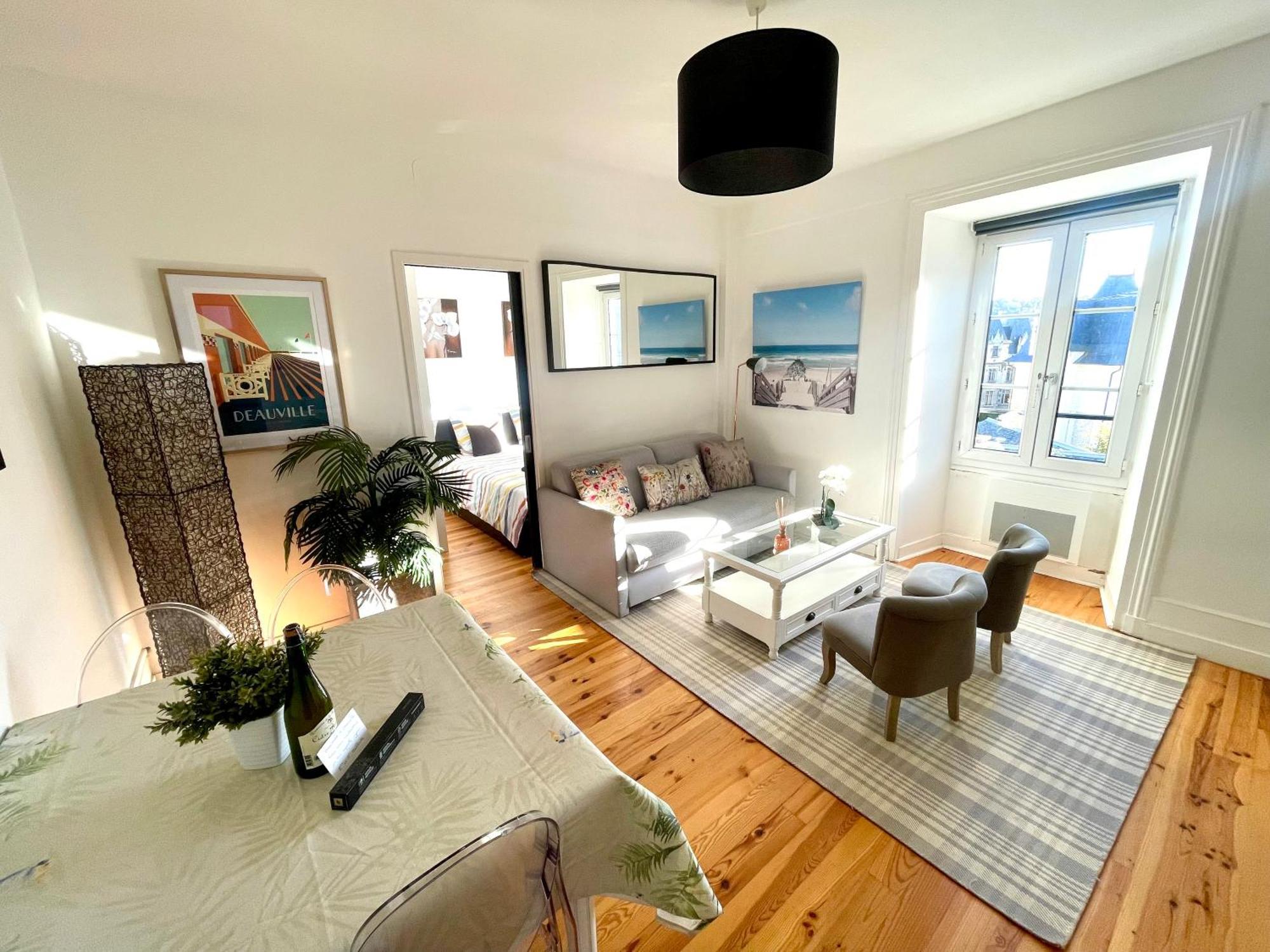 En Face De L'hotel Normandy - Dernier Etage
